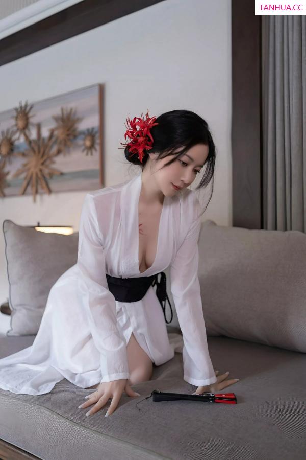 鱼子酱fish  [XiuRen]高清写真图 2025.07.04 No.10514 鱼子酱Fish 白色丝袜第18张图片